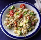 Avokádós és csicseriborsós quinoa saláta